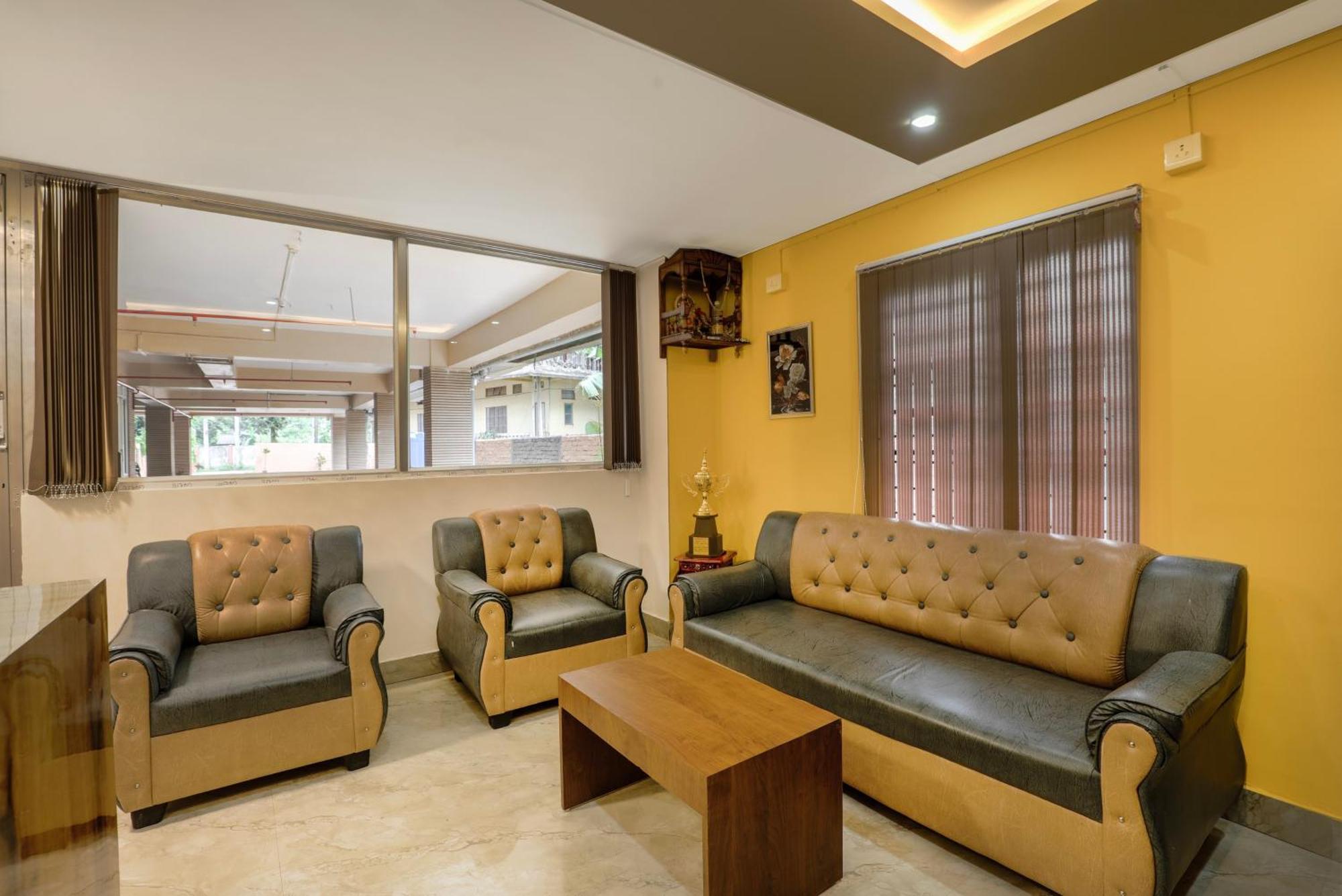 Treebo Urban Oasis Inn Гувахати Экстерьер фото